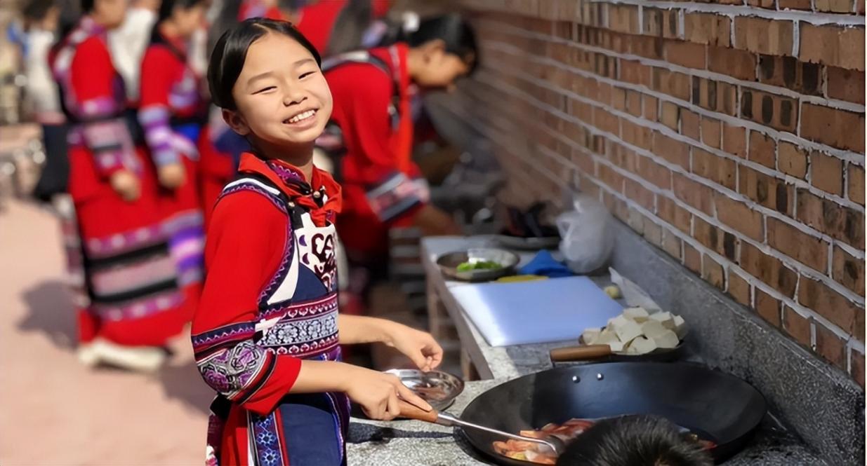 长湖镇中心小学打造“从土地到餐桌”劳动课程体系